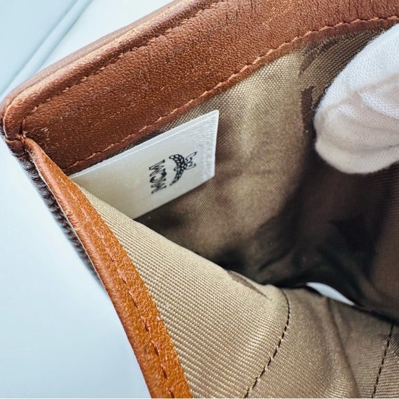 MCM Authentic And Unique Key And Card Holder/Wallet A 2 In 1 EUC - Picture 10 of 11